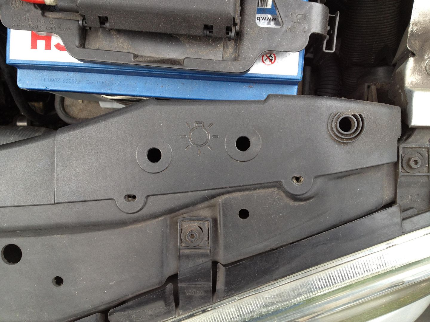 How to Change Mk4 Headlight Bulbs The Easy Way. Club GTI