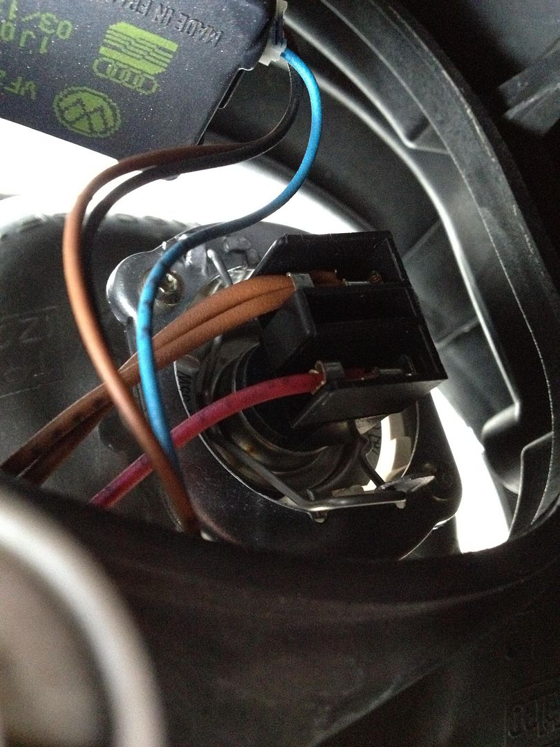 How to Change Mk4 Headlight Bulbs The Easy Way. Club GTI